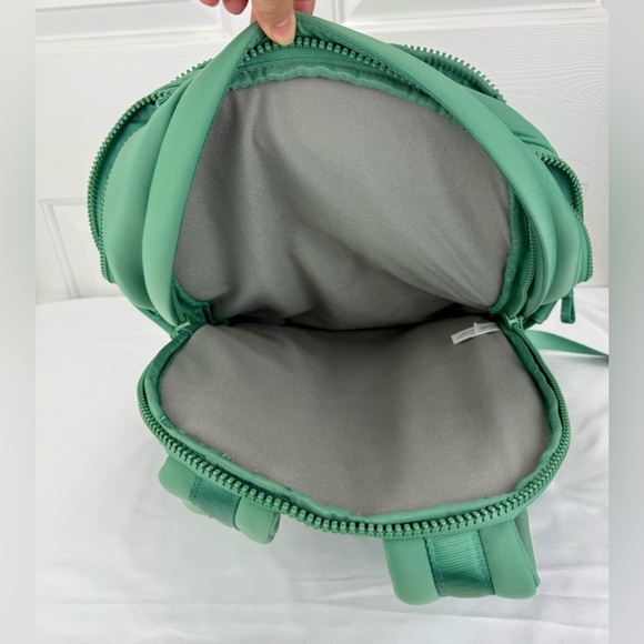 All In Motion Faux Neoprene Laptop Backpack Green, NWOT - Picture 6 of 11